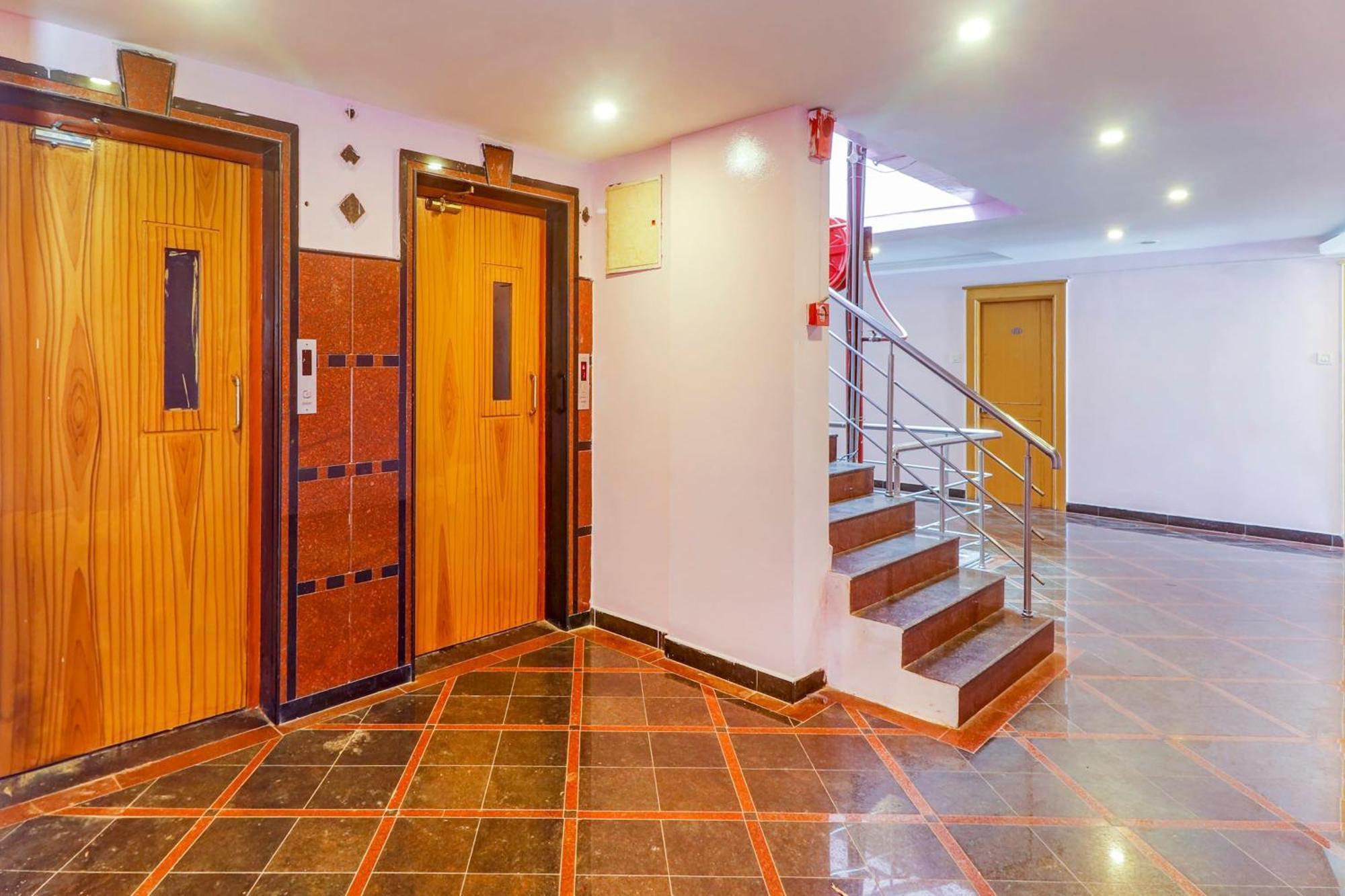 Super Collection O 77115 Vaishnavi Palace Hyderabad Exteriör bild