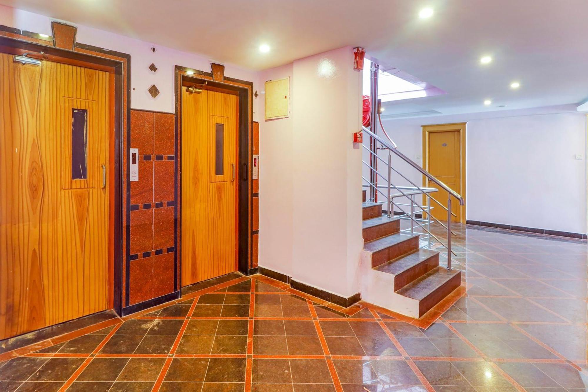 Super Collection O 77115 Vaishnavi Palace Hyderabad Exteriör bild